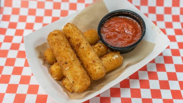 Mozzarella Sticks (5).